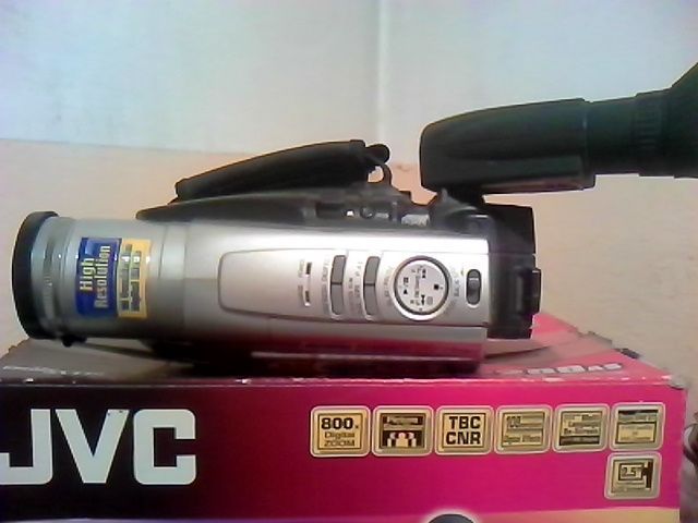 Продам видеокамеру JVC GR-SXM200as