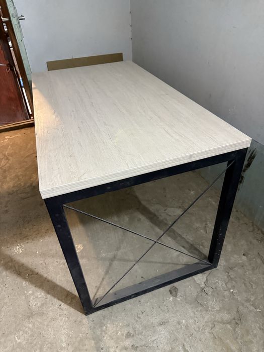 Продам стол в хорошем состоянии