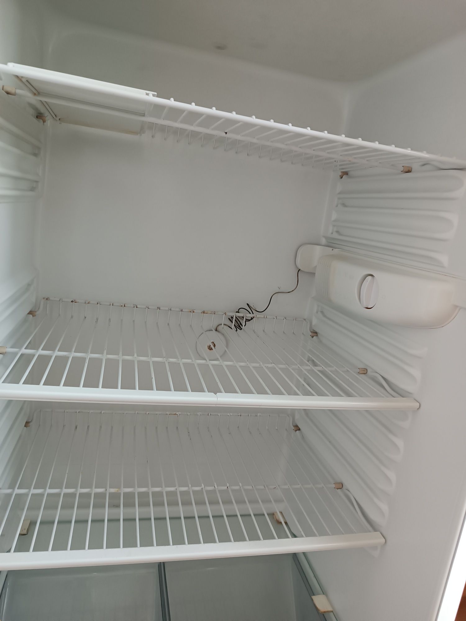 Продам холодильник двухкамерный (Минск).