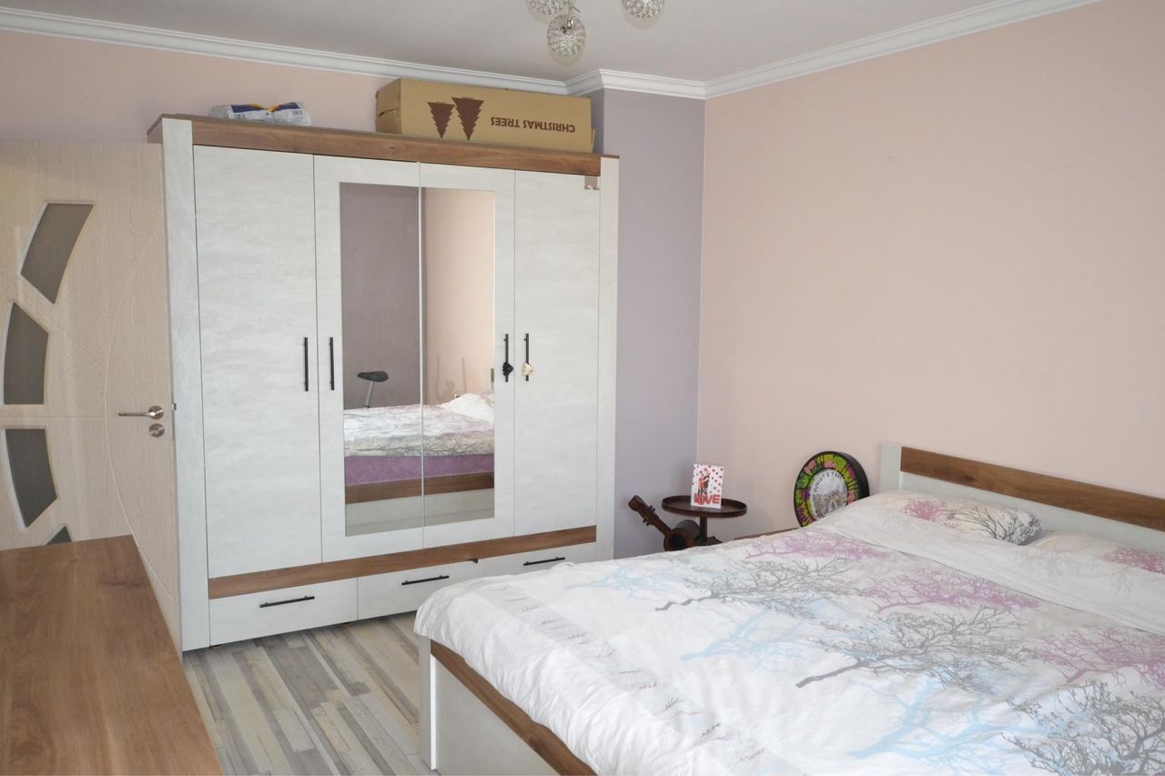 Продава се Двустаен апартамент в Хасково, Бадема - 62 кв.м за 1398 €/кв.м - Снимка #1