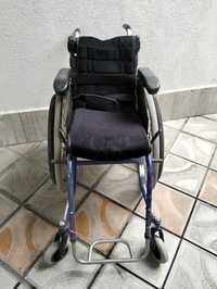 Scaun cu rotile pentru copil cu dizabilitati