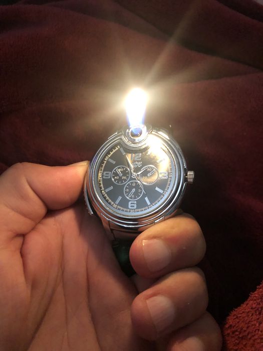 Ceas de mana cu bricheta