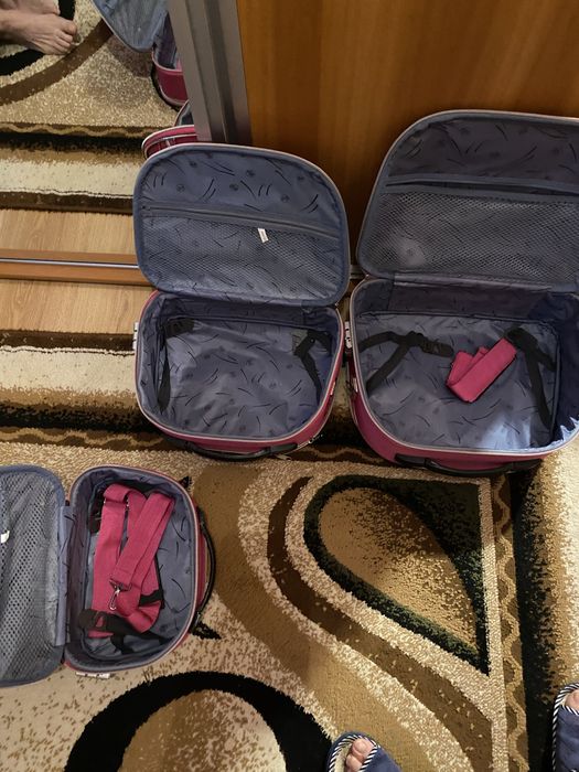 Trei genti de voiaj de marime mica