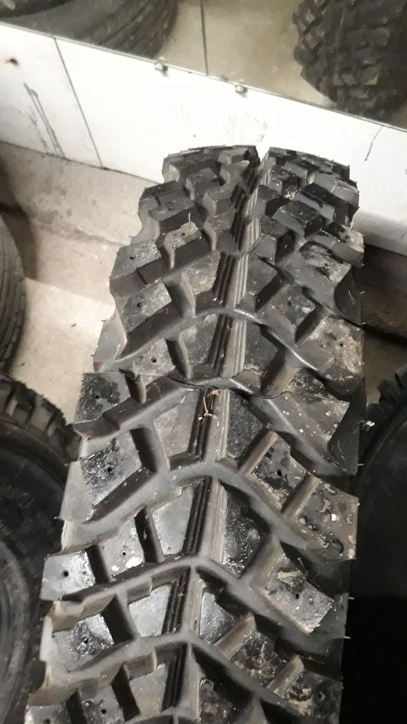 Cauciucuri off road 205/80R 16.