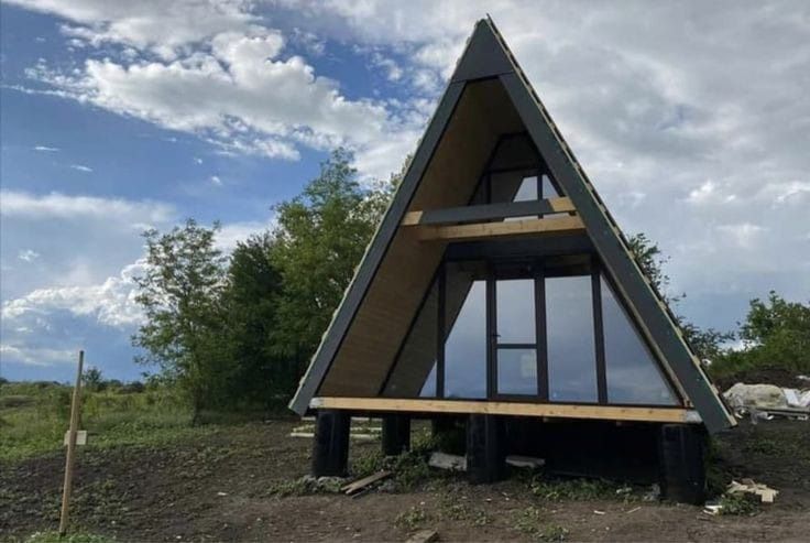 cabană tip a frame ideală pentru locuit relaxare sau afacere turistică