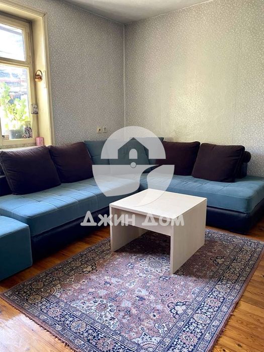 Двуетажна къща с двор в гр. Айтос