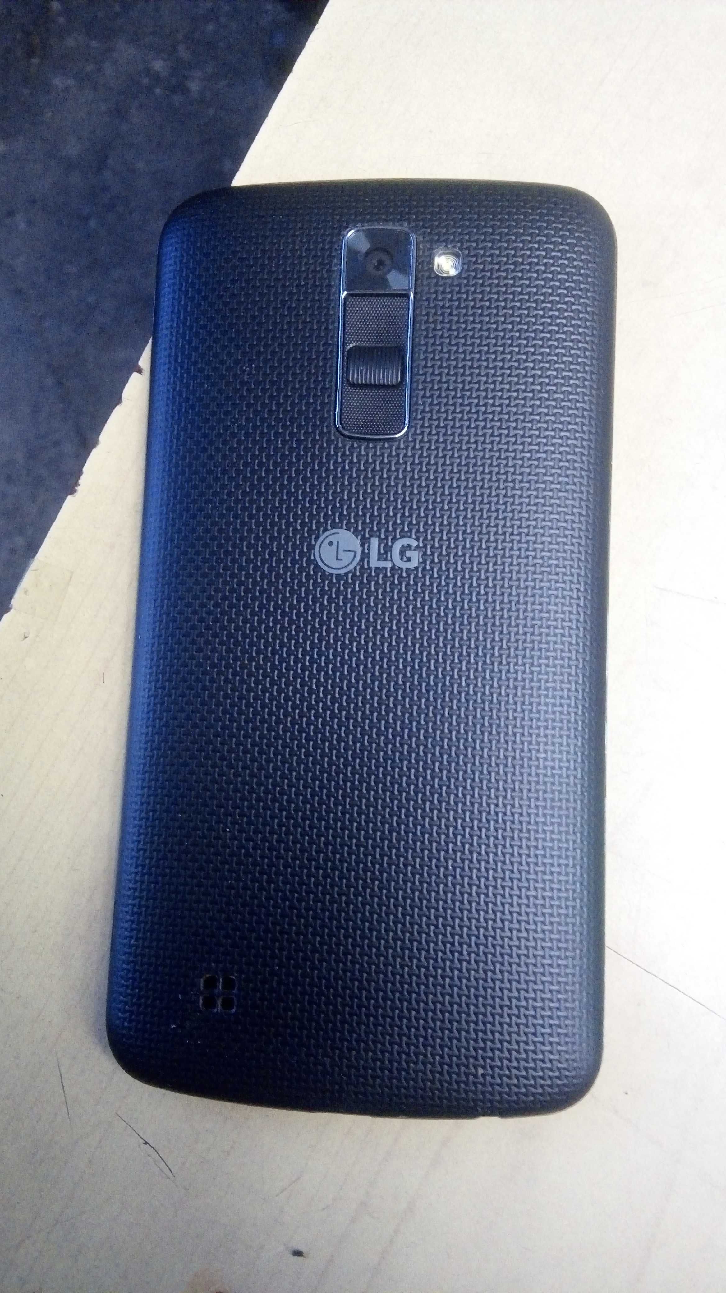 смартфон LG K10 K420N отличен без забележки телефон с нова батерия