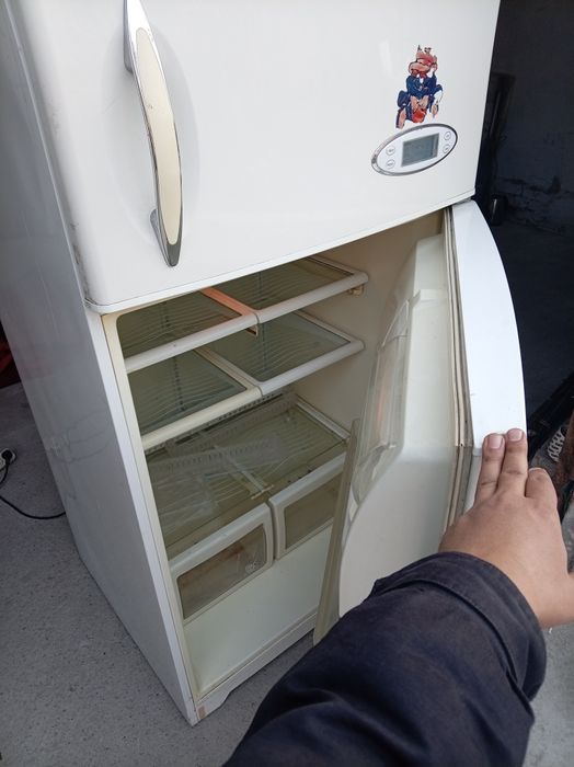 Холодильник Ferette Италия, большой, продаётся сотилади ди, котаси