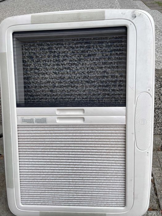 Продавам покривен люк DOMETIC Midi Heki