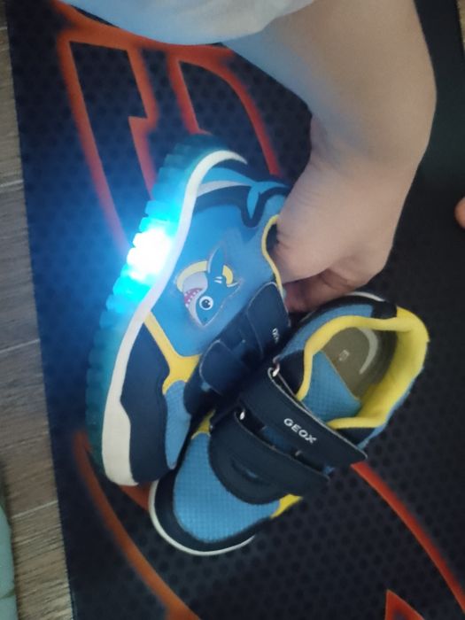 Кроссовки детские