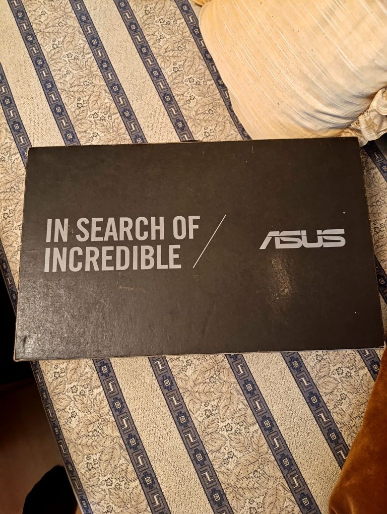 Лаптоп asus 15,9 инча