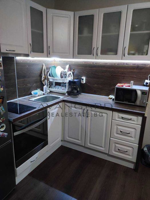 Продава се Тристаен апартамент в Пловдив, Тракия - 60 кв.м за 1869 €/кв.м - Снимка #1