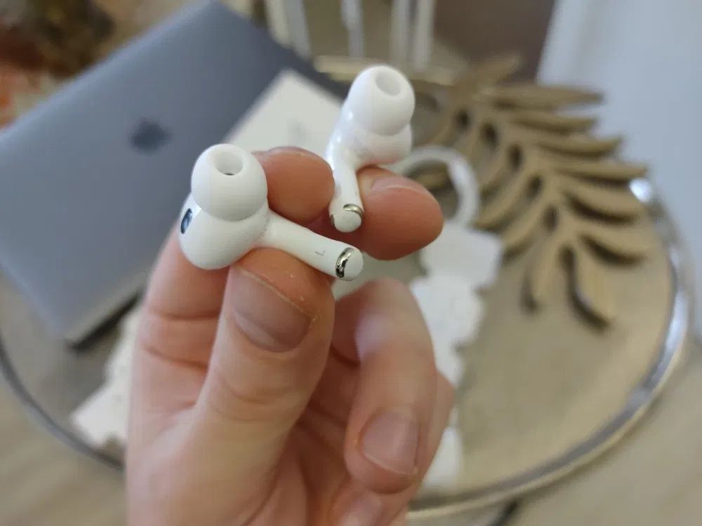 Airpods pro 2 usb-c оригинал б/у но как новый!Цена окончательно.