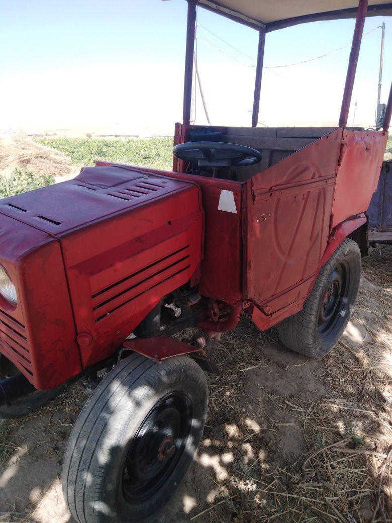 Mini traktor sotiladi