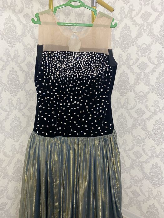 Koylak vecherni toylarga uzun bolib turadi perchatkasi va uzun romoli