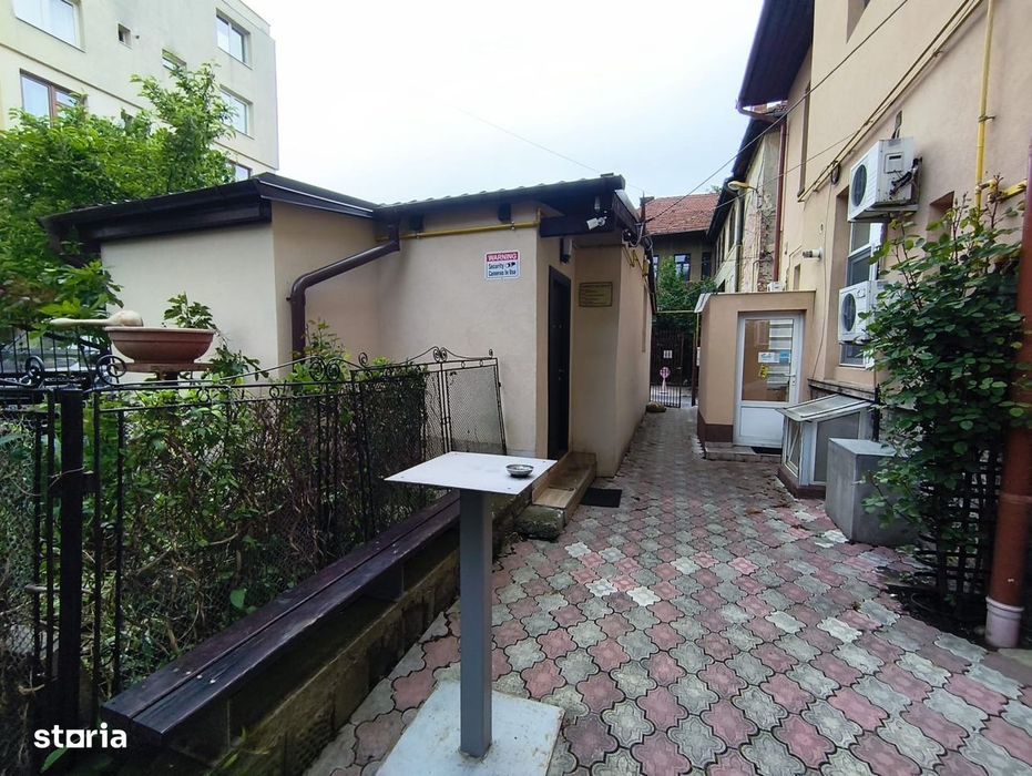 Constructie individuala pe parter, singur in curte - 3 parcari private