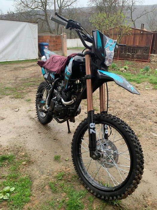 Vând motocros 150 cc