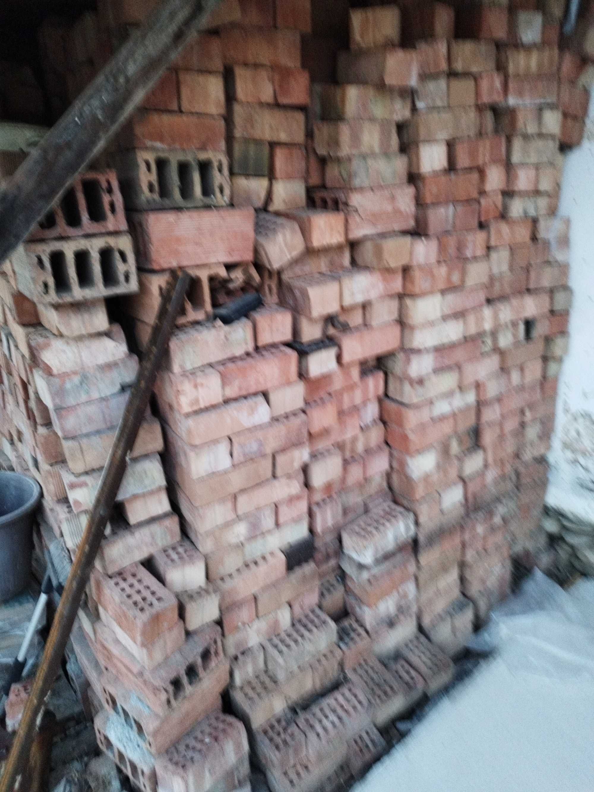 Vând cărămidă cu goluri