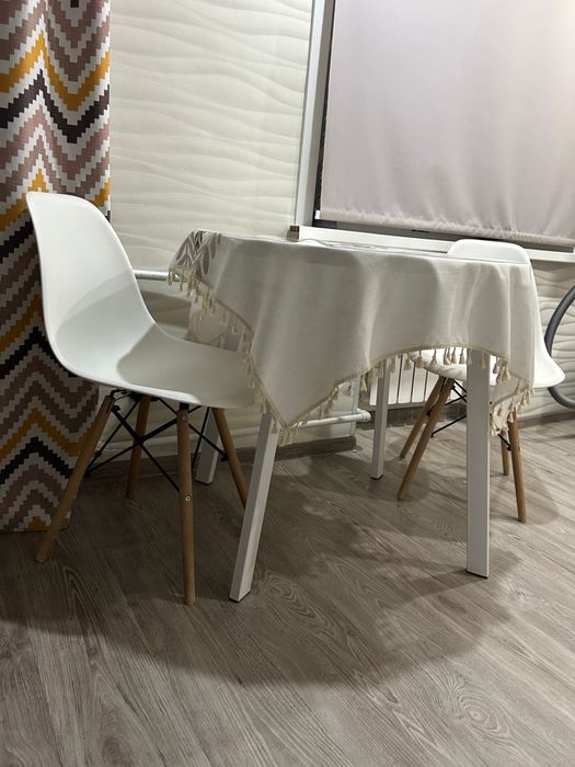 Продаю Стол и стулья