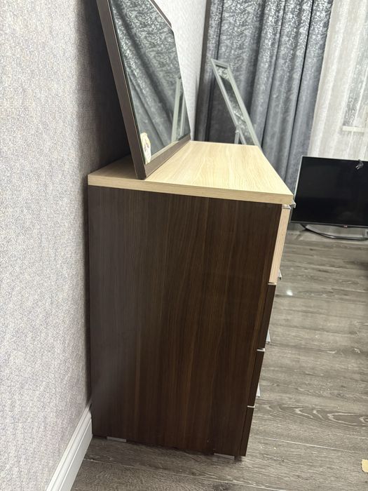 Комод с зеркалой