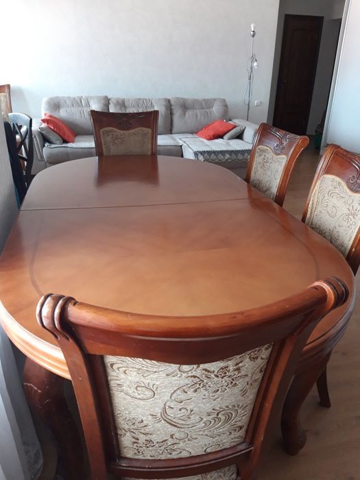 Продам стол гостиный и 8 стульев