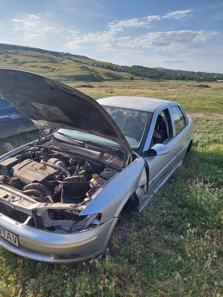 Vând Opel Vectra 2.2