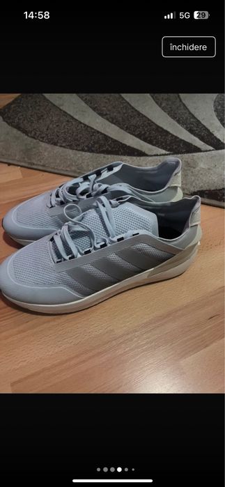 Adidasi adidas marimea 44 purtati foarte putin