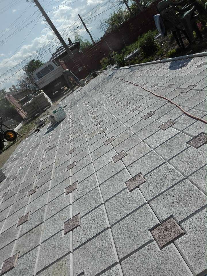 Fabricam pavaje pavele din beton aditivat - Model 20x20 cu 20x10