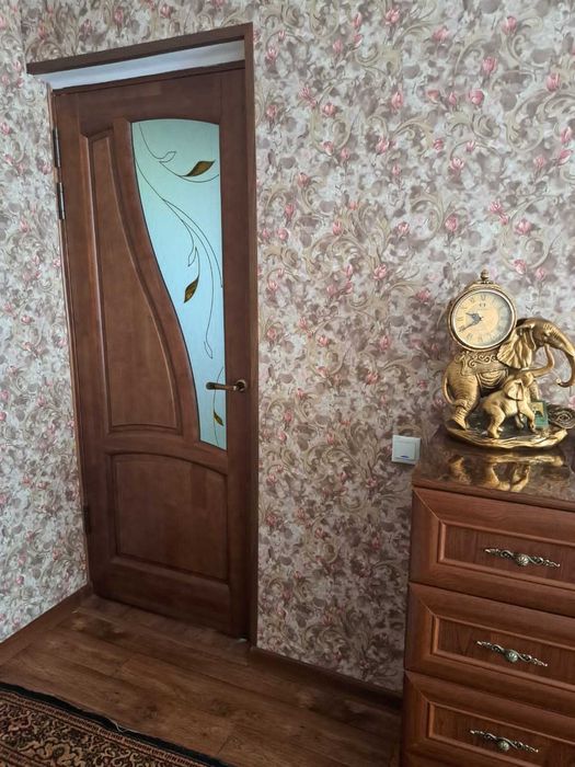 Продается 4-х комнатная квартира в хорошем районе.