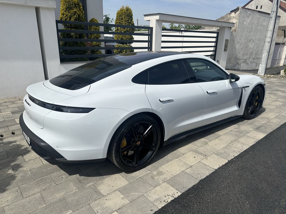 Taycan Turbo S , tva inclus