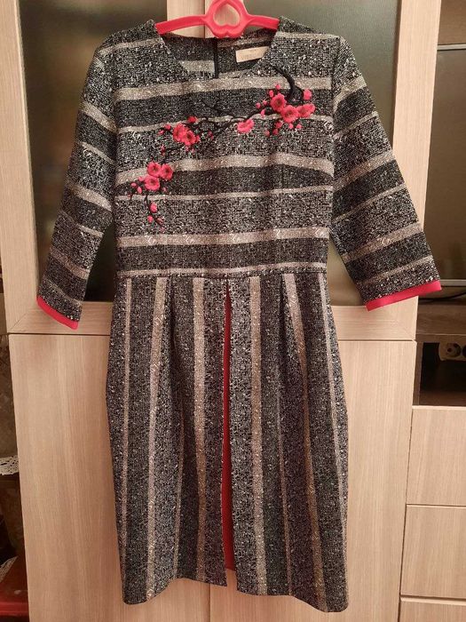 Продам нарядное платье.