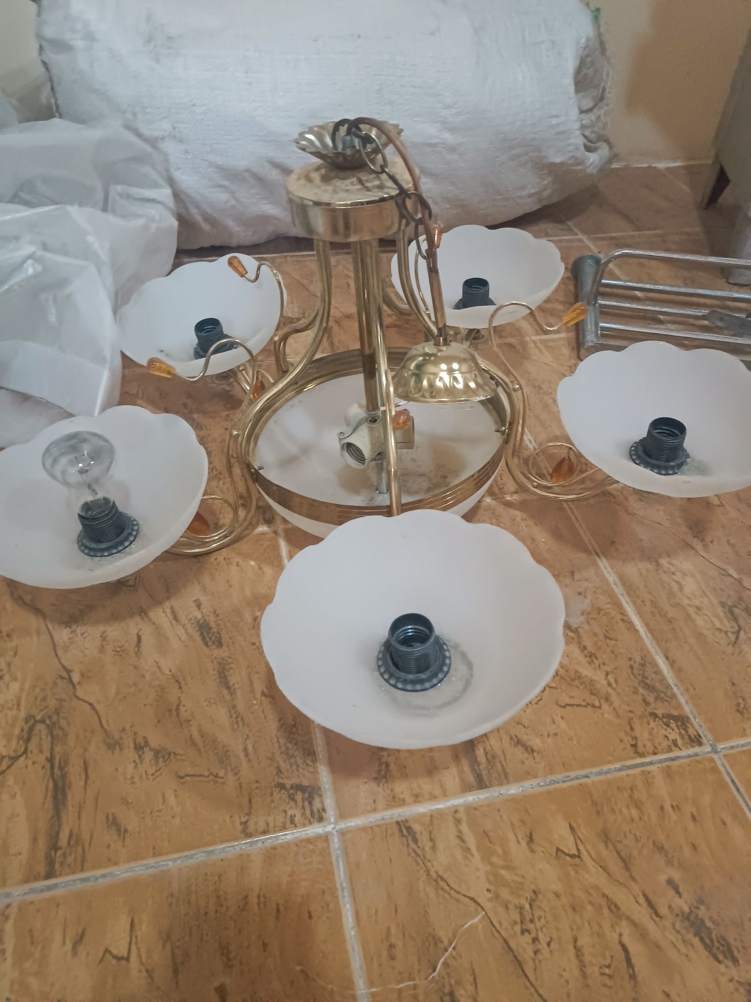 Lustra xolati ajoyib xammasi yonadi