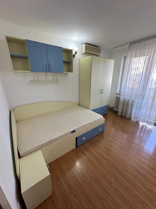 Inchiriez apartament 3 camere - Centru