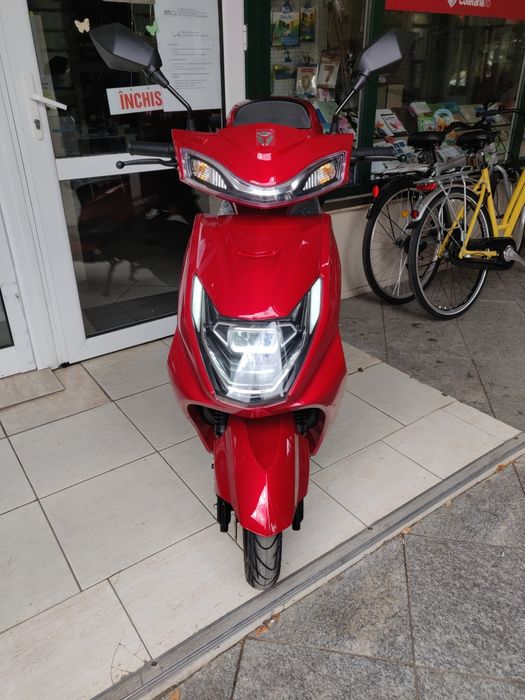 NOU in BRASOV! Scutere Electrice Fara Permis, viteza 25km/h, 2000W