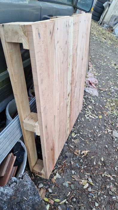 Paleti 1mX1m esență tare, podele suspendate,mobilier