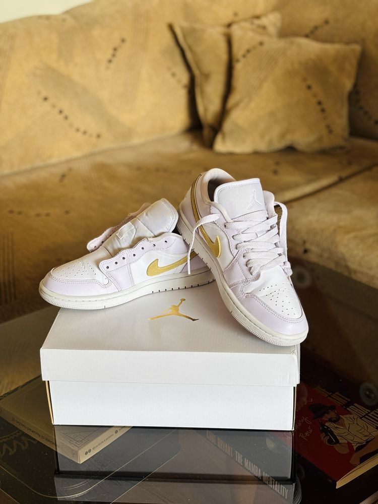 Jordan 1 low barely grape