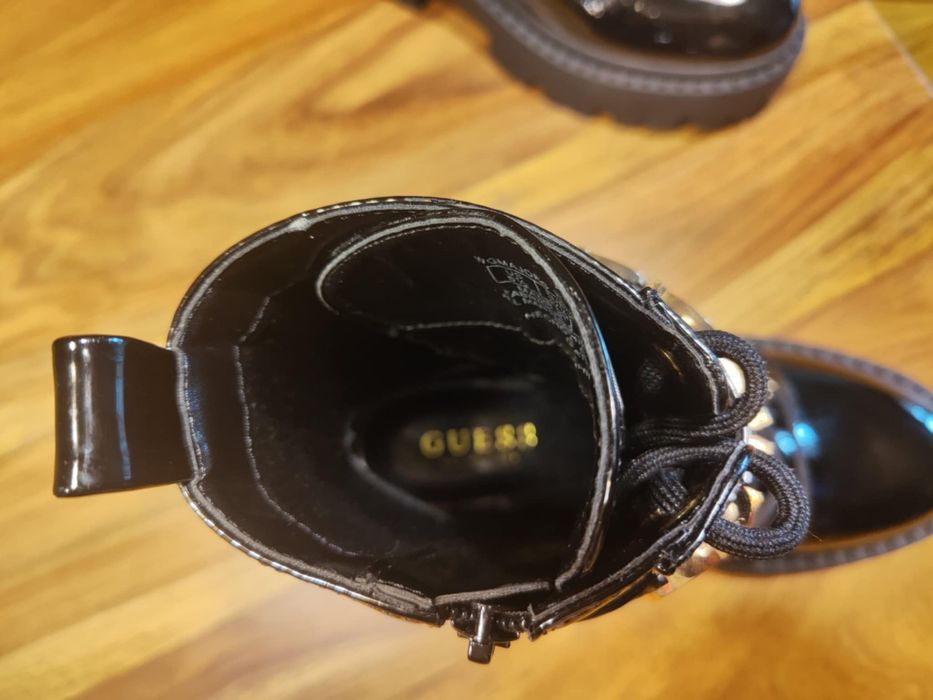 Guess чисто нови обувки /боти/