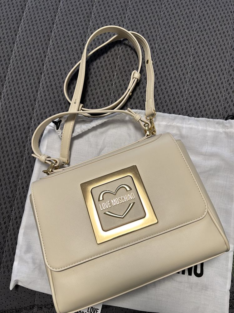Чанта Love moschino