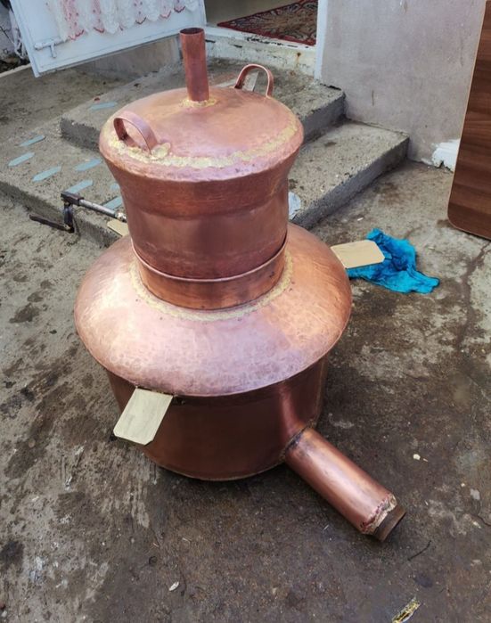 Vând un cazan de țuică din cupru alimentar capacitate de 100l cu fundu
