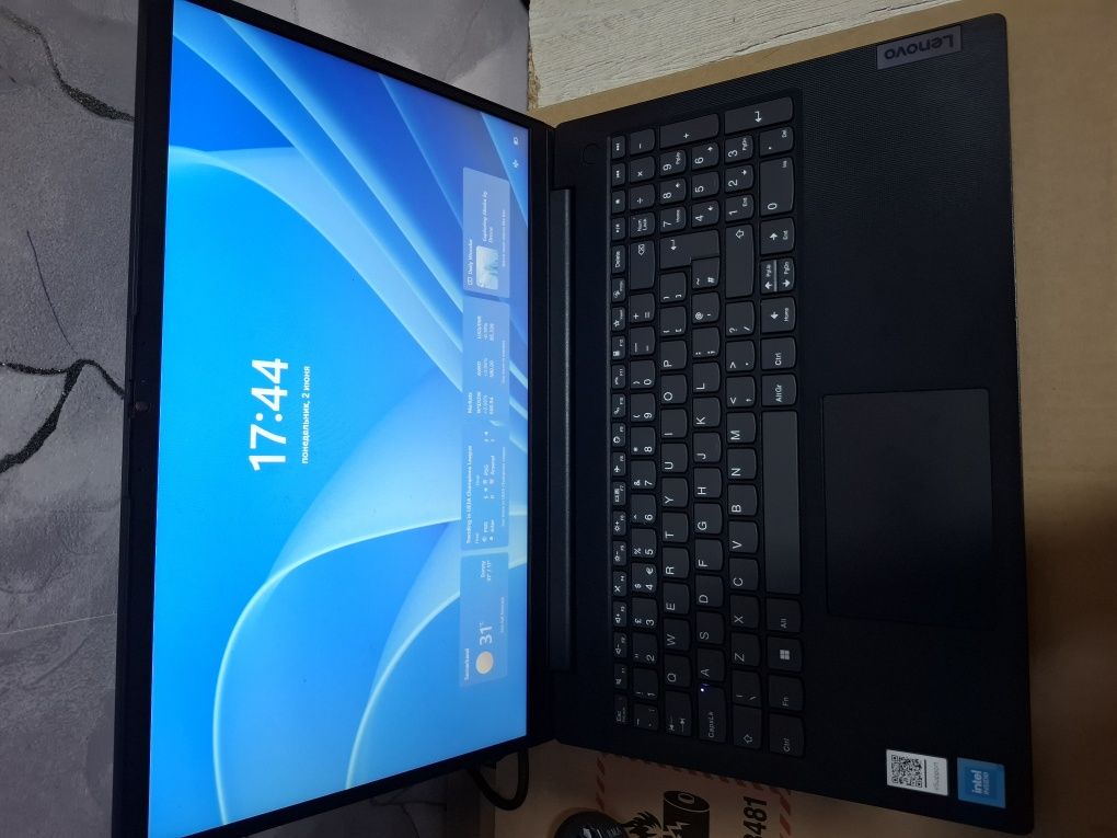 Lenovo V15  G2 xolati yangi