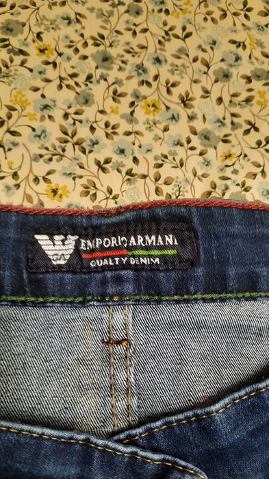 Продавам къси дънкови панталони