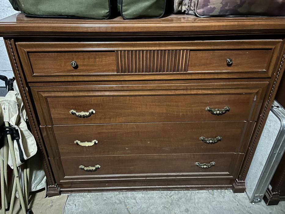 Продам шкаф и комод