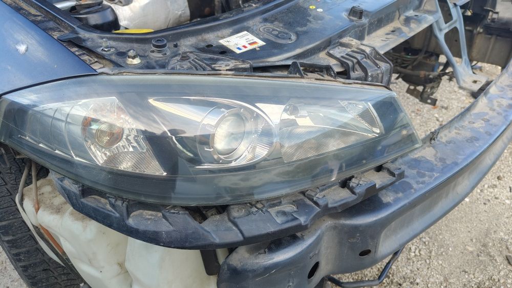 Faruri stanga dreapta xenon Renault laguna 2 facelift