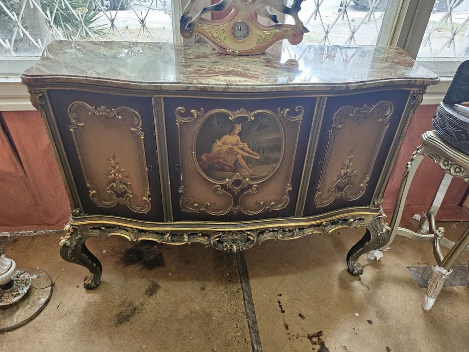 Италианска барокова витрина