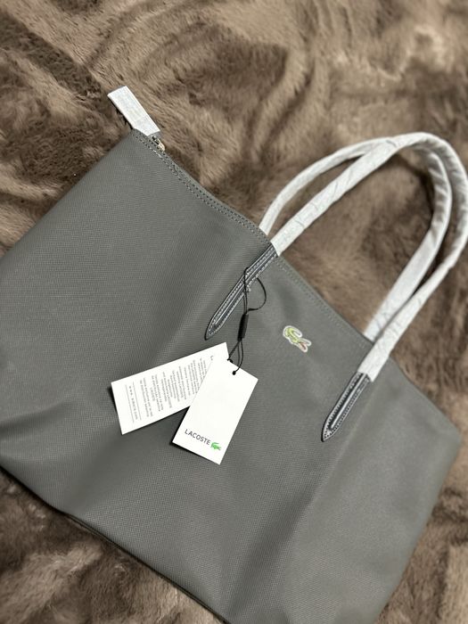 Geanta noua, cu eticheta