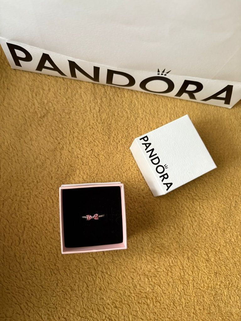Pandora Inel cu fundă roz 
Argint 925