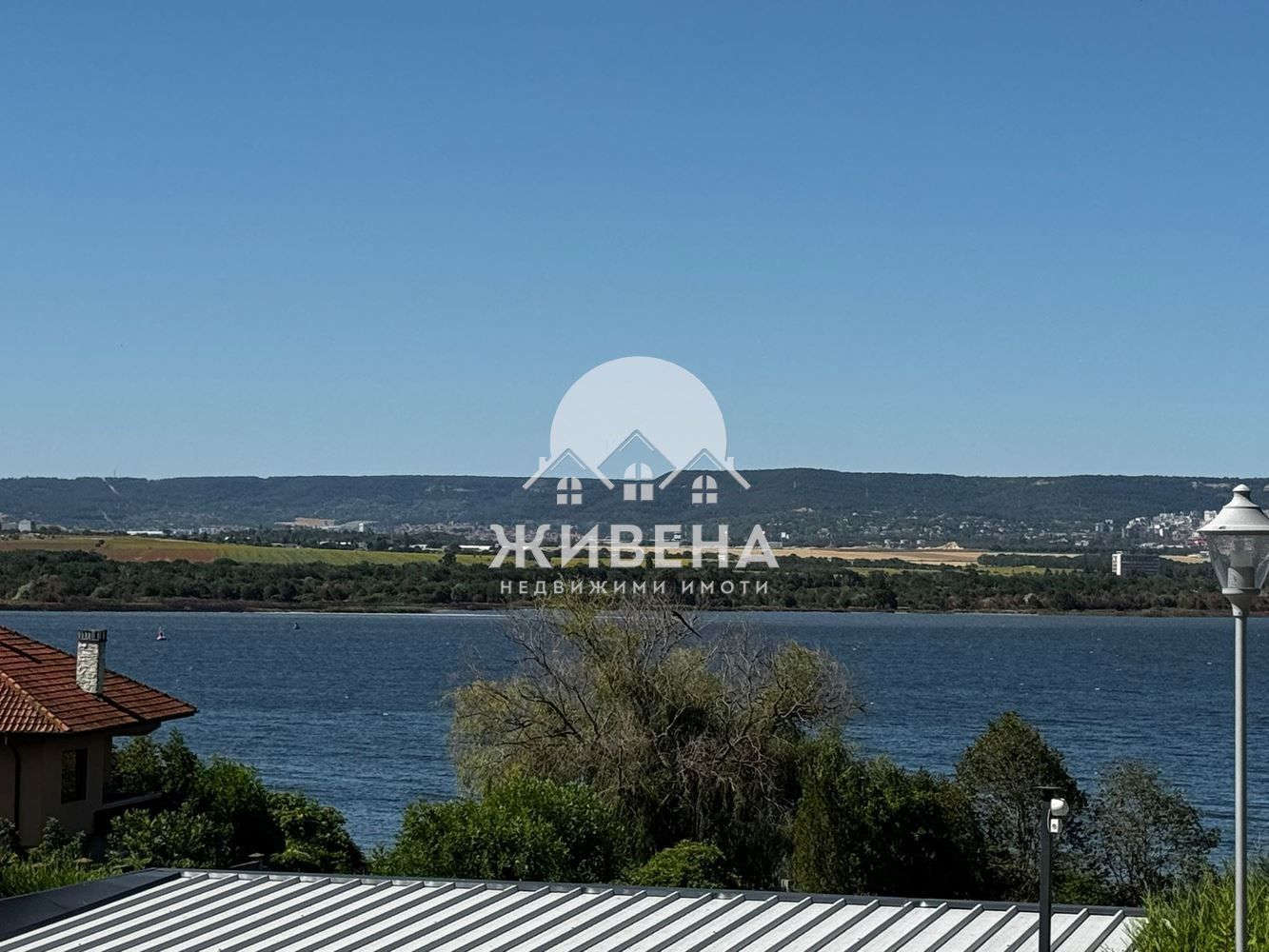 Продавам парцел в м-т Орехчето, площ 731 кв.м