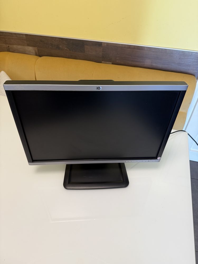 Монитор за компютър HP