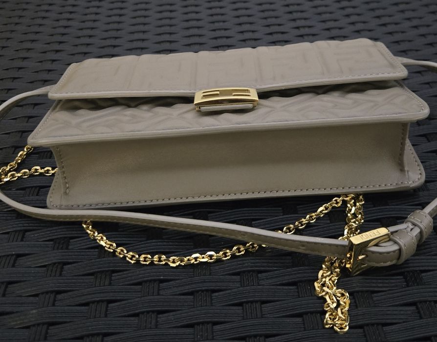 Fendi baguette оригинална чанта