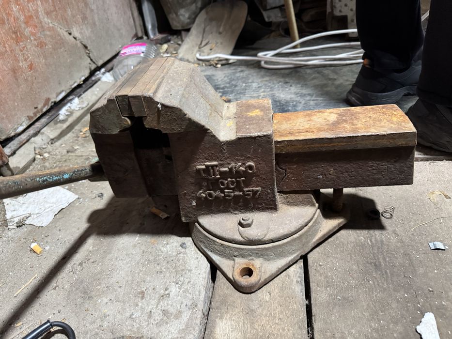 Придам тиски ссср 140 мм